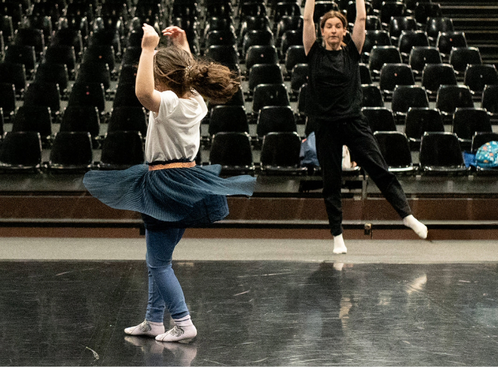 INITIATION À LA DANSE