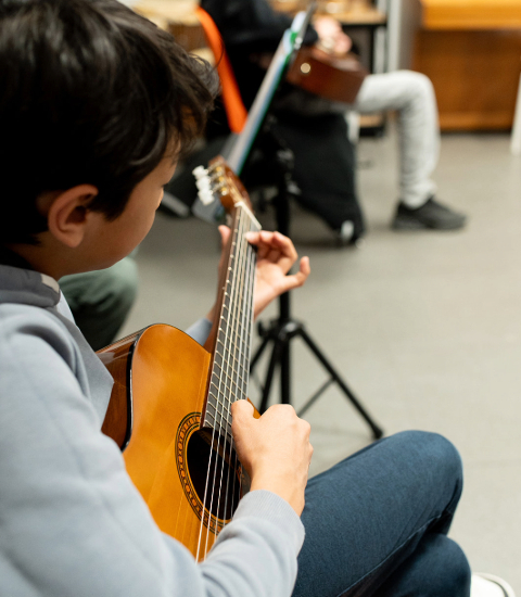 GUITARE ACOUSTIQUE & ÉLECTRIQUE